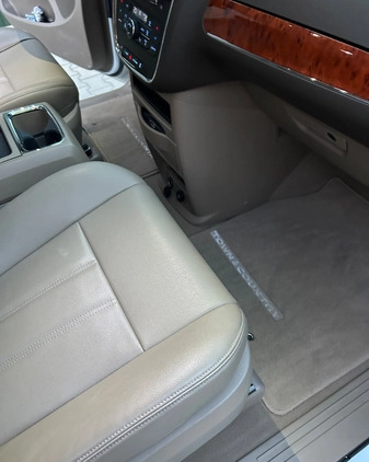 Chrysler Town &amp; Country cena 84000 przebieg: 104000, rok produkcji 2015 z Warszawa małe 436